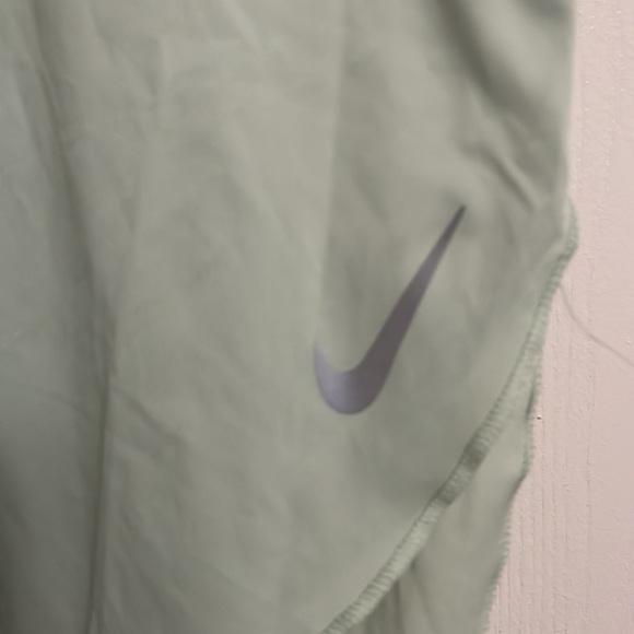 Nike woman’s top - Picture 2 of 4